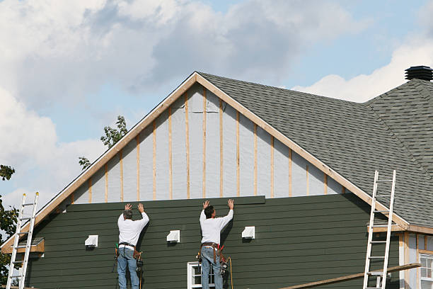 Professional Vinyl Siding technician working in Cranford, NJ